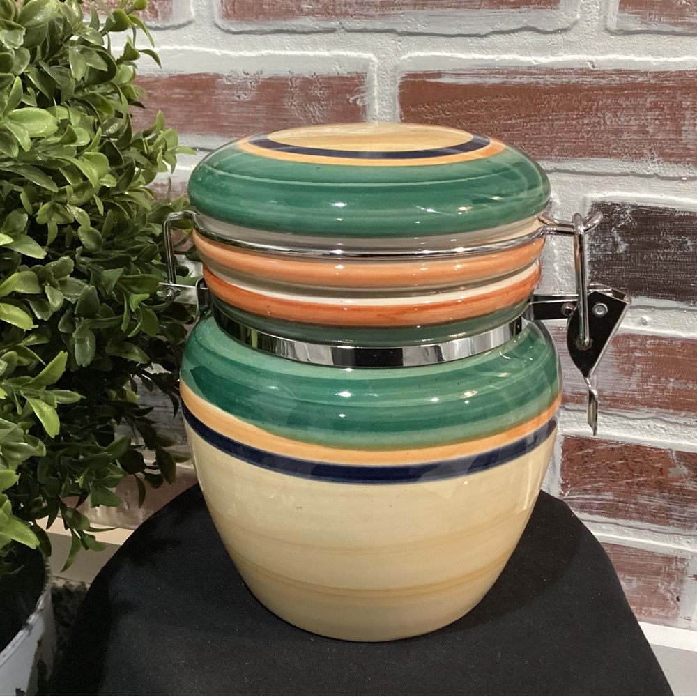 🟢 Vintage - Gibson Ceramic Canister Jar With Locking Lid - Lovely & Gently Used
